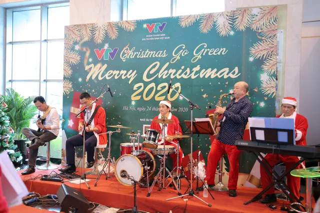VTV Christmas go Green - Lung linh sắc màu Giáng sinh tại Đài Truyền hình Việt Nam - Ảnh 14. VTV Christmas go Green - Lung linh sắc màu Giáng sinh tại Đài Truyền hình Việt Nam - Ảnh 14.