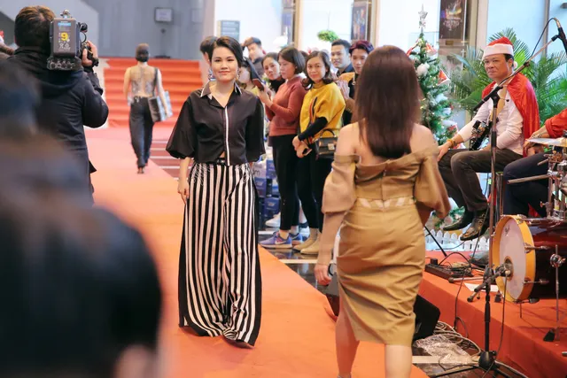 VTV Christmas go Green - Lung linh sắc màu Giáng sinh tại Đài Truyền hình Việt Nam - Ảnh 17. VTV Christmas go Green - Lung linh sắc màu Giáng sinh tại Đài Truyền hình Việt Nam - Ảnh 17.