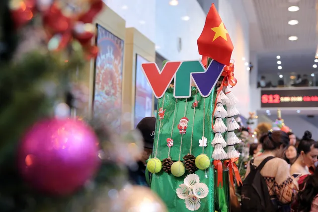 VTV Christmas go Green - Lung linh sắc màu Giáng sinh tại Đài Truyền hình Việt Nam - Ảnh 5. VTV Christmas go Green - Lung linh sắc màu Giáng sinh tại Đài Truyền hình Việt Nam - Ảnh 5.