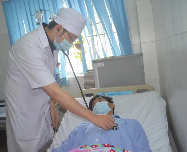 Bỏ qua thủ tục, cứu bệnh nhân suy đa tạng nguy kịch - Ảnh 1. Bỏ qua thủ tục, cứu bệnh nhân suy đa tạng nguy kịch - Ảnh 1.