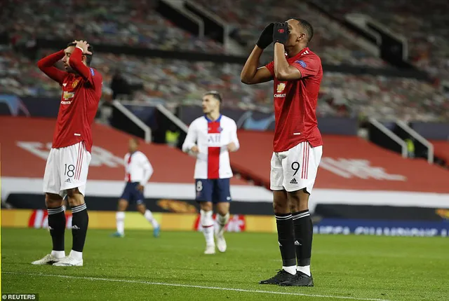 Man Utd 1-3 PSG: Neymar lập cú đúp, Fred nhận thẻ đỏ! - Ảnh 3.