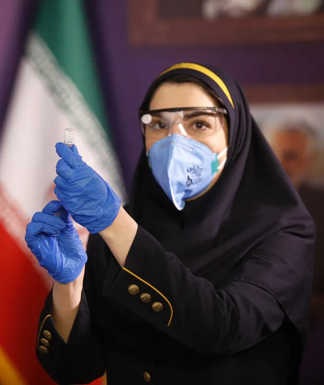 Iran thử nghiệm vaccine COVID-19 tự sản xuất trong nước - Ảnh 1.