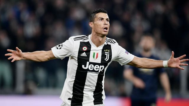 Đội hình hay nhất Serie A 2020: Ronaldo sát cánh cùng Lukaku - Ảnh 9.