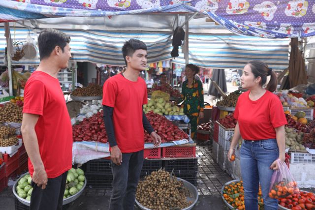 Cát Tường sợ ế vì Tiết Cương đi tới đâu cũng nhận là người yêu - Ảnh 1.