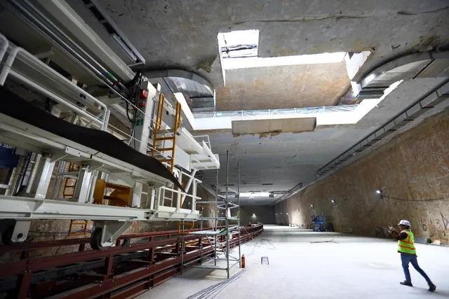 Cận cảnh robot đào hầm metro nặng 850 tấn đầu tiên của Hà Nội  - Ảnh 1.