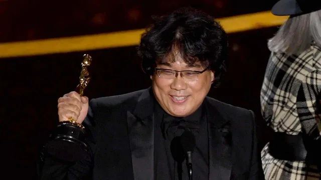 bong_joon-ho_accepts_the_writing_-_original_screenplay_-_award_for_parasite_onstage_during_the_92nd_annual_academy_awards_-_getty_-_h_2020__0 bong_joon-ho_accepts_the_writing_-_original_screenplay_-_award_for_parasite_onstage_during_the_92nd_annual_academy_awards_-_getty_-_h_2020__0