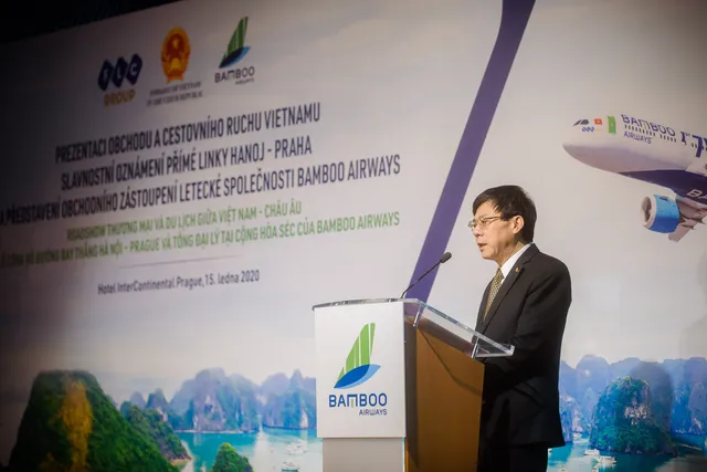 
Vietnamese Ambassador to the Czech Republic Ho Minh Tuan shared that the direct flight Hanoi - Prague operated by Bamboo Airways plays a vital role in connecting or national and two continents. 
