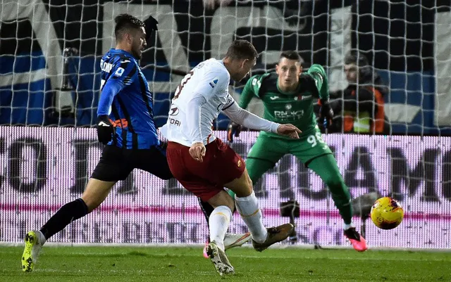 Atalanta 2-1 AS Roma: Chiến thắng quan trọng trong cuộc đua top 4 - Ảnh 1.