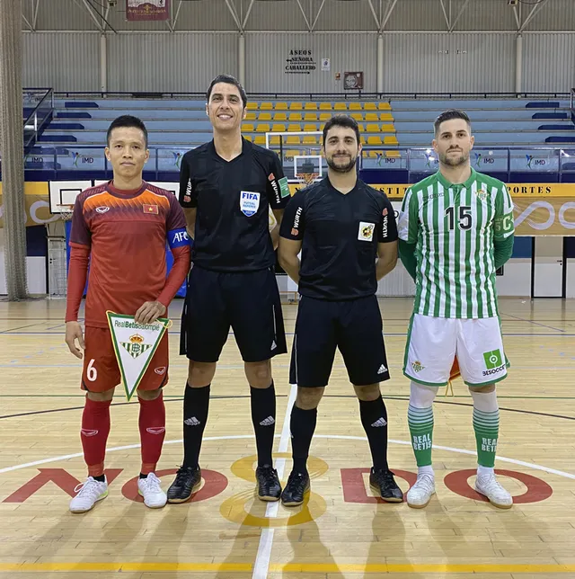 Dứt điểm kém hiệu quả, ĐT futsal Việt Nam thua Real Betis trong trận giao hữu cuối tại Tây Ban Nha - Ảnh 2.