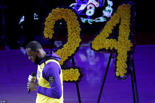 Lebron James phát biểu đầy xúc động về Kobe Bryant - Ảnh 1. Lebron James phát biểu đầy xúc động về Kobe Bryant - Ảnh 1.