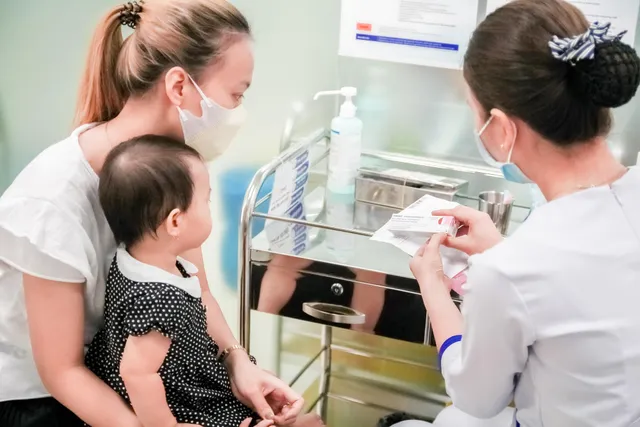 Tư vấn trực tuyến: Vaccine mới phòng bệnh viêm màng não, viêm phổi do não mô cầu khuẩn & các bệnh dịch - Ảnh 2.