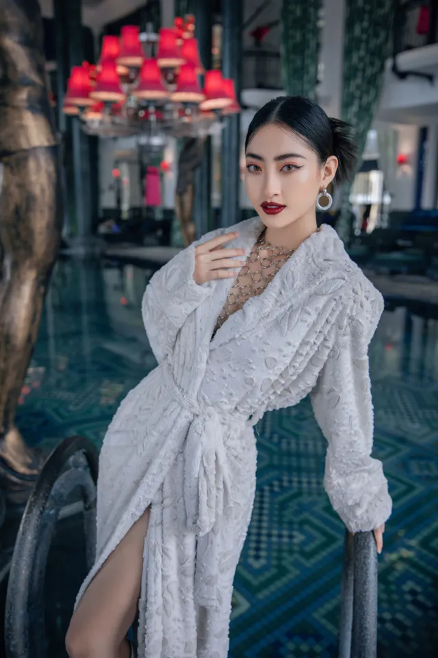 Hoa hậu Lương Thùy Linh và những shoot hình cực “chảnh” - Ảnh 9.