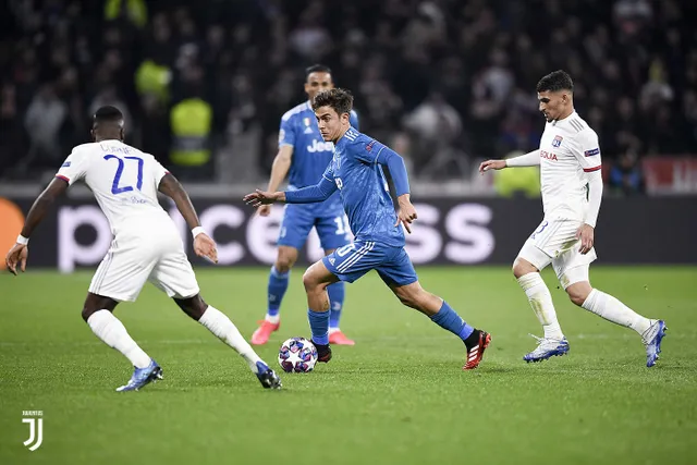 Lyon 1-0 Juventus: Ronaldo im tiếng, Juve nhận trái đắng trên sân khách - Ảnh 2.