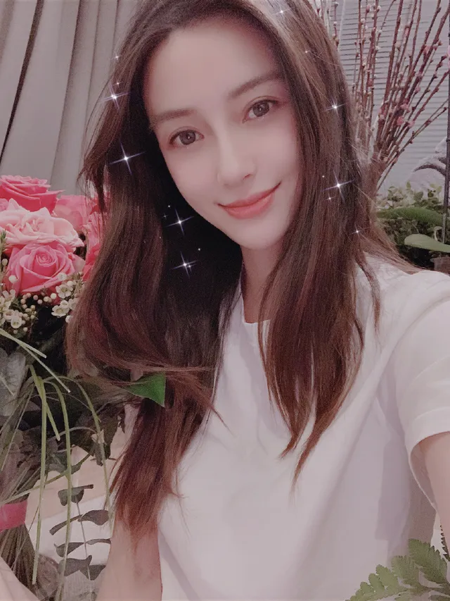 Angelababy rạng rỡ đón sinh nhật tuổi 31, Huỳnh Hiểu Minh vẫn vắng mặt - Ảnh 4.