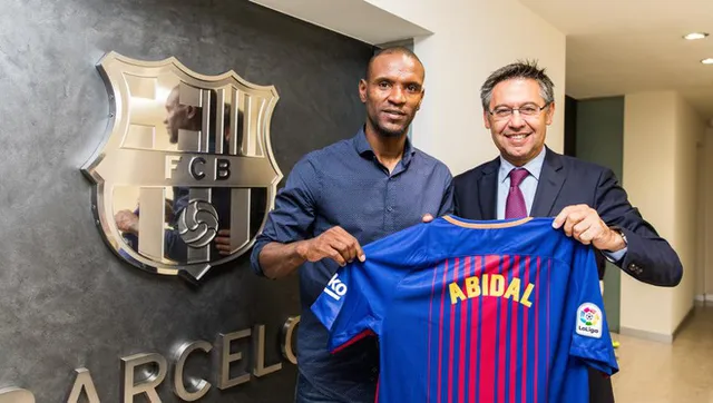 Messi nổi giận, Abidal sắp bị sa thải - Ảnh 1.