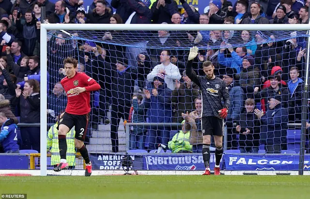 Everton 1-1 Manchester United: VAR giúp đội khách giành lại 1 điểm - Ảnh 1.