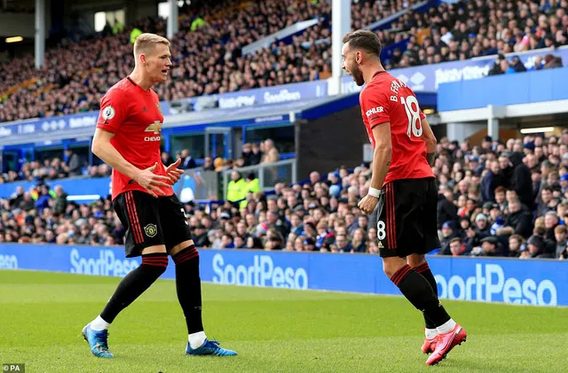 Everton 1-1 Manchester United: VAR giúp đội khách giành lại 1 điểm - Ảnh 2.