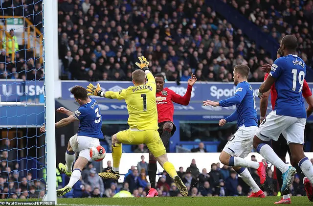 Everton 1-1 Manchester United: VAR giúp đội khách giành lại 1 điểm - Ảnh 3.