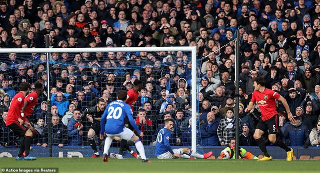 Everton 1-1 Manchester United: VAR giúp đội khách giành lại 1 điểm - Ảnh 4.