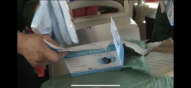 Bắt xe khách vận chuyển trái phép gần 30.000 khẩu trang sang Lào tiêu thụ - Ảnh 3. Bắt xe khách vận chuyển trái phép gần 30.000 khẩu trang sang Lào tiêu thụ - Ảnh 3.