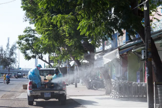 Bình Thuận: Phun xịt thuốc sát khuẩn diện rộng trên toàn thành phố Phan Thiết - Ảnh 5.