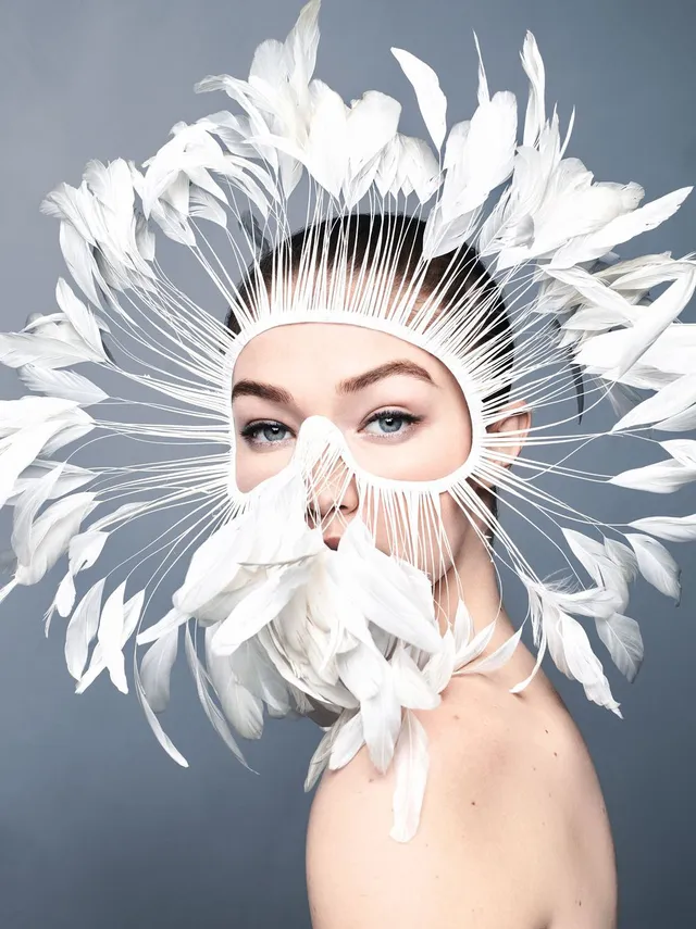 Gigi Hadid đẹp mê hoặc trên Harpers Bazaar tháng 4 - Ảnh 3.