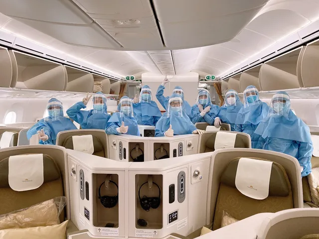 Bên trong những chuyến bay Vietnam Airlines về từ “tâm dịch” châu Âu - Ảnh 10. Bên trong những chuyến bay Vietnam Airlines về từ “tâm dịch” châu Âu - Ảnh 10.