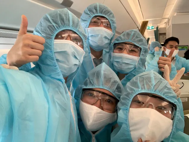 Bên trong những chuyến bay Vietnam Airlines về từ “tâm dịch” châu Âu - Ảnh 5. Bên trong những chuyến bay Vietnam Airlines về từ “tâm dịch” châu Âu - Ảnh 5.