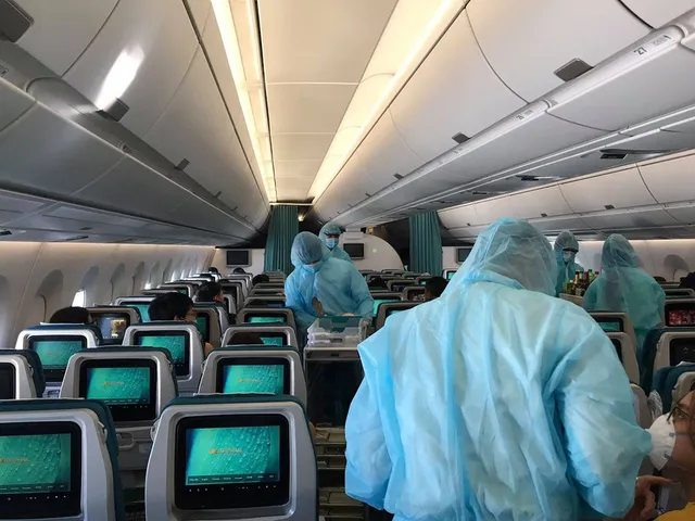 Bên trong những chuyến bay Vietnam Airlines về từ “tâm dịch” châu Âu - Ảnh 8. Bên trong những chuyến bay Vietnam Airlines về từ “tâm dịch” châu Âu - Ảnh 8.