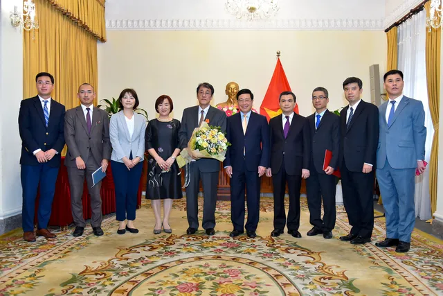 Phó Thủ tướng Phạm Bình Minh trao Huân chương Hữu nghị cho Đại sứ đặc mệnh toàn quyền Nhật Bản - Ảnh 7.