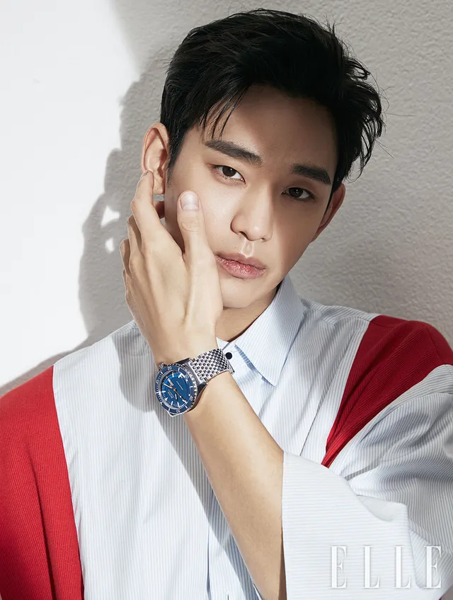 Lâu lâu tung ảnh, Kim Soo Hyun vẫn điển trai hút mắt fan - Ảnh 4.