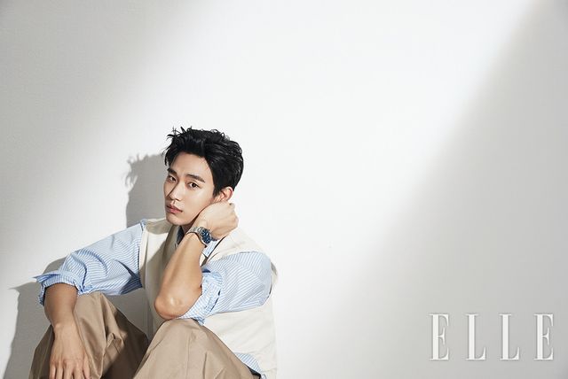 Lâu lâu tung ảnh, Kim Soo Hyun vẫn điển trai hút mắt fan - Ảnh 3.