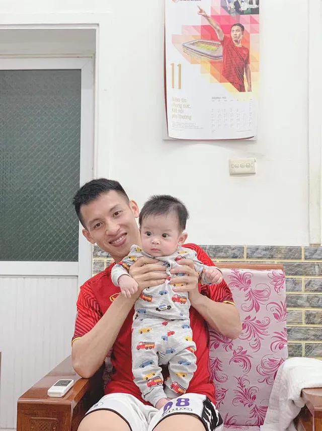 Hùng Dũng tranh thủ học tiếng Anh trong mùa dịch COVID-19 - Ảnh 2.