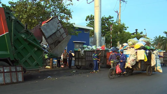 Điểm tập kết rác gây cản trở giao thông