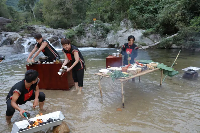 Ẩm thực kỳ thú: Lang thang tìm đồng đội, Phát La gặp sự cố dở khóc dở cười - Ảnh 5.