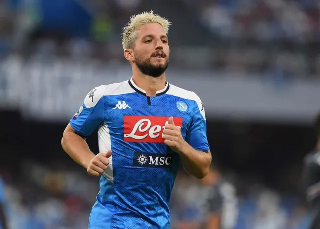dries-mertens-corre-en-el-partido-entre-el-napoles-y-la-sampdoria-de-la-jornada-3-de-la-serie-a-2019-20--twitter-sccnapolies dries-mertens-corre-en-el-partido-entre-el-napoles-y-la-sampdoria-de-la-jornada-3-de-la-serie-a-2019-20--twitter-sccnapolies