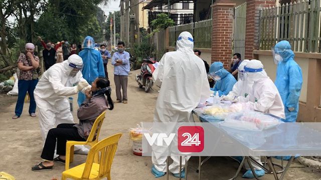 Hà Nội: Test nhanh COVID-19 lần 1 trên địa bàn toàn thôn Hạ Lôi, xã Mê Linh - Ảnh 2.