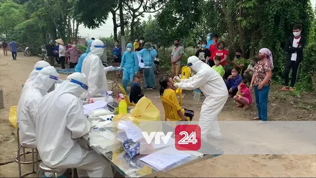 Hà Nội: Test nhanh COVID-19 lần 1 trên địa bàn toàn thôn Hạ Lôi, xã Mê Linh - Ảnh 4.