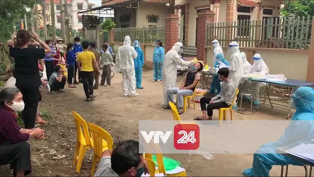 Hà Nội: Test nhanh COVID-19 lần 1 trên địa bàn toàn thôn Hạ Lôi, xã Mê Linh - Ảnh 6.