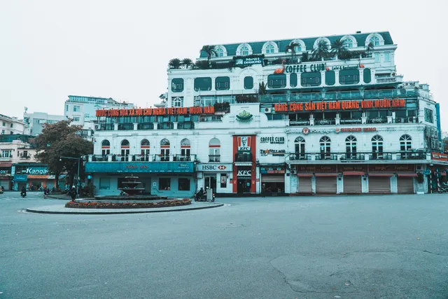 Hà Nội những ngày giãn cách xã hội: Lặng và đẹp! - Ảnh 12. Hà Nội những ngày giãn cách xã hội: Lặng và đẹp! - Ảnh 12.