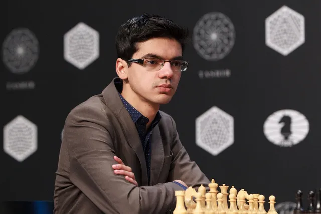 Vòng 4 Giải cờ vua trực tuyến Magnus Carlsen: Bất ngờ Hikaru Nakamura, Magnus Carlsen vẫn dẫn đầu - Ảnh 1.