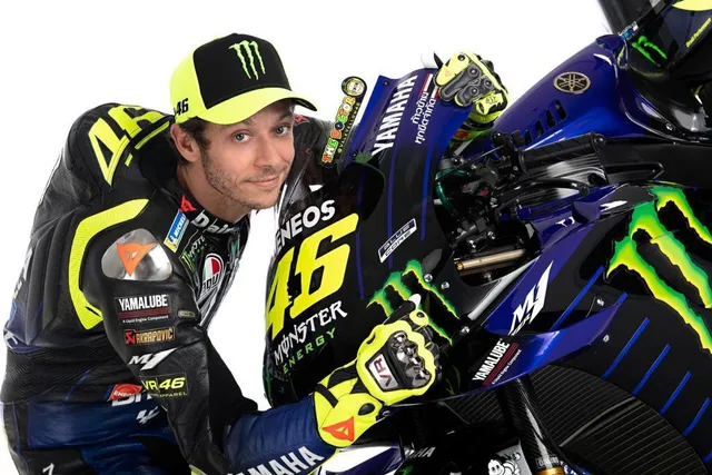 Tay đua Valentino Rossi vẫn muốn thi đấu trên đường đua MotoGP khi ở tuổi 41 - Ảnh 1.