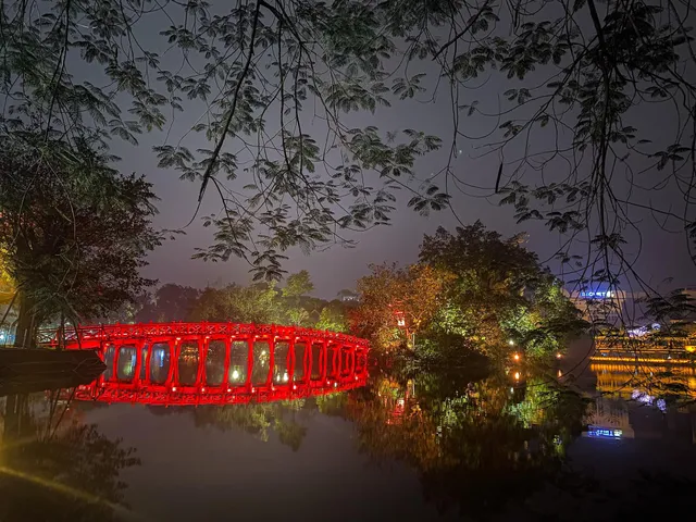 Dịch COVID-19: Hà Nội vắng lặng như tờ trong ngày đầu thực hiện Chỉ thị 16 của Thủ tướng Chính phủ - Ảnh 7. Dịch COVID-19: Hà Nội vắng lặng như tờ trong ngày đầu thực hiện Chỉ thị 16 của Thủ tướng Chính phủ - Ảnh 7.