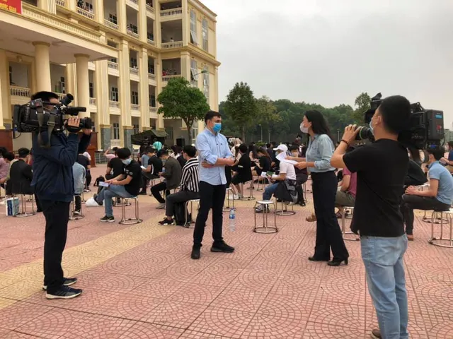 Khu cách ly tập trung tại Việt Nam qua mắt của một người Anh: Bây giờ, hễ thấy cơm là tôi vui, thấy rau là tôi sướng - Ảnh 2. Khu cách ly tập trung tại Việt Nam qua mắt của một người Anh: Bây giờ, hễ thấy cơm là tôi vui, thấy rau là tôi sướng - Ảnh 2.