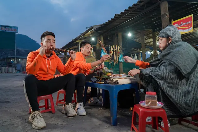 Ẩm thực kỳ thú: Duy Nam lần đầu bắt lợn, Mạc Văn Khoa lên núi hái măng - Ảnh 2. Ẩm thực kỳ thú: Duy Nam lần đầu bắt lợn, Mạc Văn Khoa lên núi hái măng - Ảnh 2.