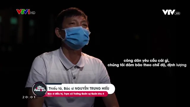 Bác sĩ nơi tuyến đầu nói với con: Bố chỉ là hạt cát nhỏ, hết dịch bố sẽ về! - Ảnh 1.