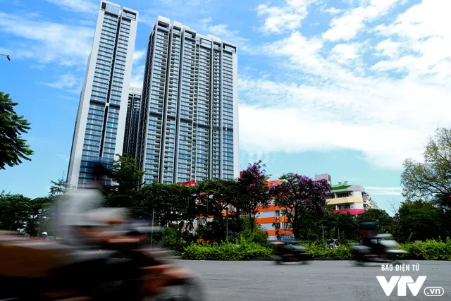 Đường phố Hà Nội nhuộm màu nắng vàng - Ảnh 3. Đường phố Hà Nội nhuộm màu nắng vàng - Ảnh 3.