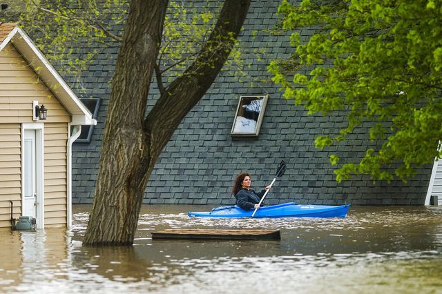 Vỡ đập tại bang Michigan, người dân phải sơ tán khẩn cấp - Ảnh 3.