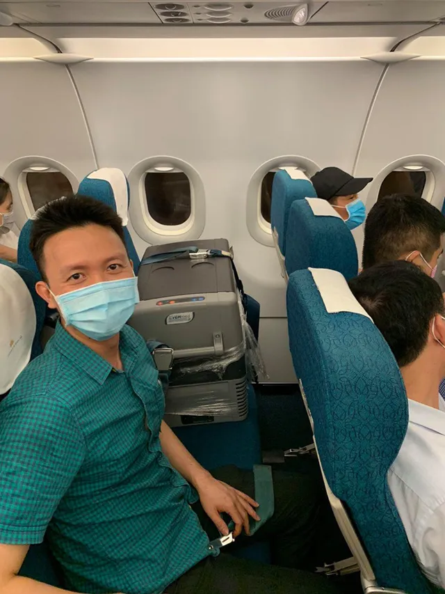 Hành trình xuyên Việt, xuyên đêm vận chuyển, ghép tạng cho bệnh nhân xơ gan - Ảnh 2. Hành trình xuyên Việt, xuyên đêm vận chuyển, ghép tạng cho bệnh nhân xơ gan - Ảnh 2.