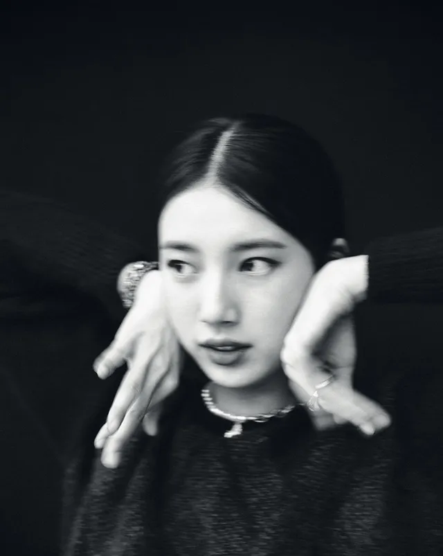 Suzy quý phái khác thường trên Vogue - Ảnh 2.